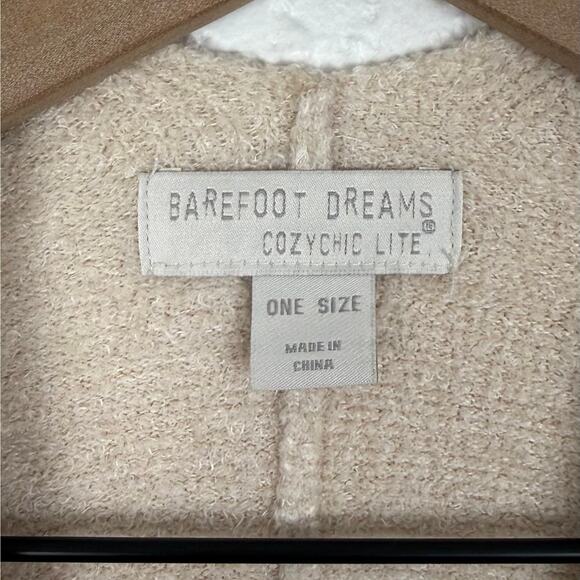 Barefoot Dreams CozyChic Lite Weekend Wrap in Stone Soft Lounge One Size - Picture 4 of 5
